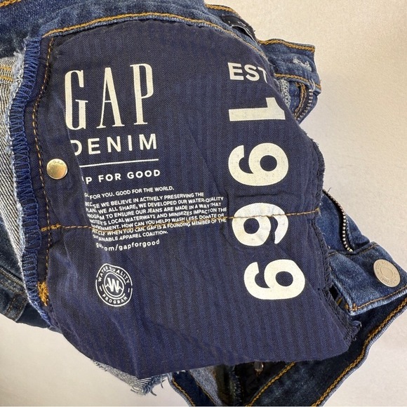 GAP Blue Jean Shorts with Distressed Hem Women's Size 26P 3" Short‎ - Picture 8 of 9